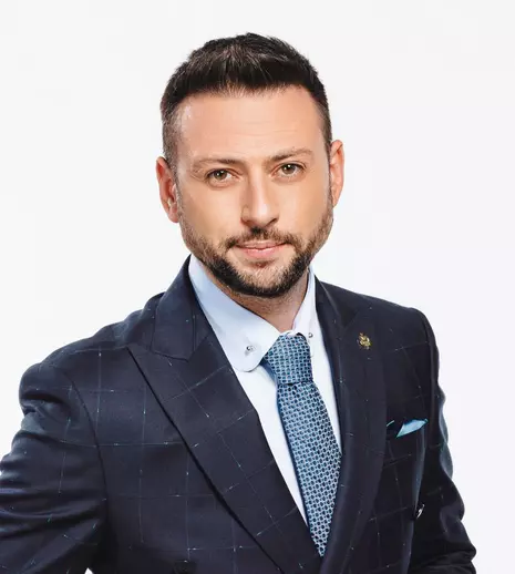 Radu Andrei Tudor, înainte de a intra în direct. „Beau obligatoriu o cafea”. EXCLUSIV