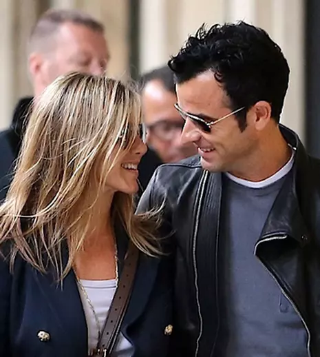 Jennifer Aniston şi Justin Theroux s-au logodit!