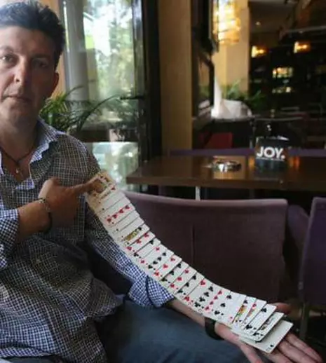 Magicianul Leonard Iosefini, invitatul serii la „8 într-o barcă”
