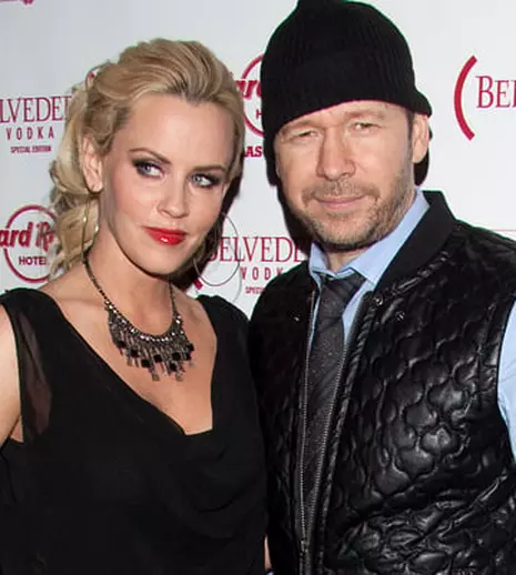 Jenny McCarthy s-a logodit