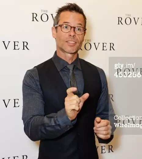 Actorul Guy Pearce îşi lansează primul album în noiembrie