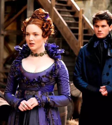 TVR 1 va difuza “Marile speranţe”, cu Jeremy Irvine și Ralph Fiennes