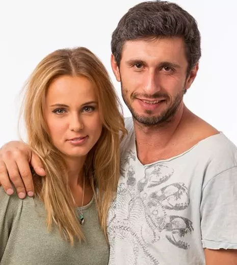 Dragoş Bucur şi Adina Şteţcu formează un cuplu în „Alt Love Building”