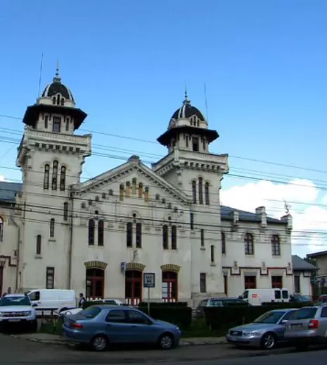„Gările de poveste” ale lui Elie Radu