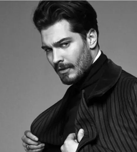 Çağatay Ulusoy se pregăteşte să revină pe micile ecrane din Turcia