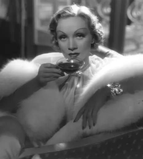 În această vară, TVR 2 programează o serie de filme cu Marlene Dietrich