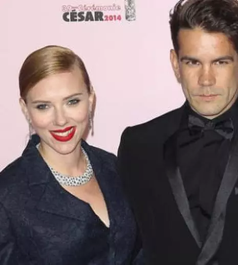 Scarlett Johansson are magazin de popcorn gourmet, la Paris