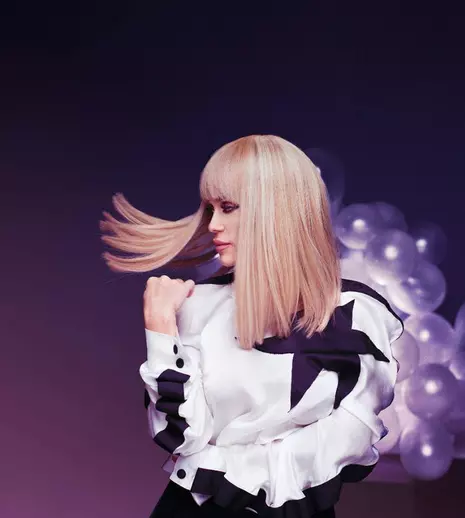 Anda Adam a scos un nou single, „În altă lume”