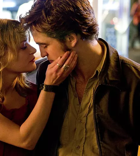 Recomandarea TVmania pentru seara de vineri, 9 martie: „Amintește-ți de mine” cu Robert Pattison și Emilie de Ravin