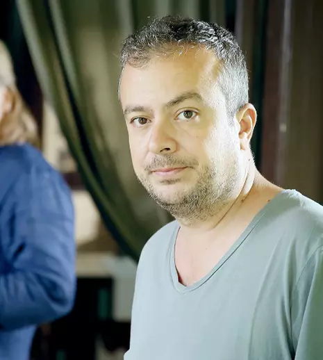 INTERVIU EXCLUSIV. Dragoș Buliga (regizorul „Las Fierbinți”) debutează în lungmetraj cu „Vânătorul de spirite”.