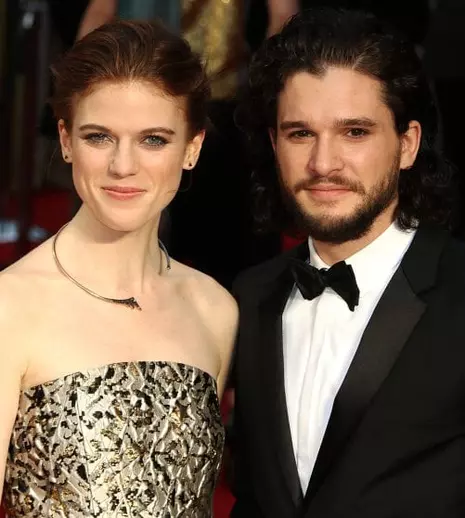 Invitațiile la nunta lui Kit Harington cu Rose Leslie sunt inspirate de „Urzeala tronurilor”