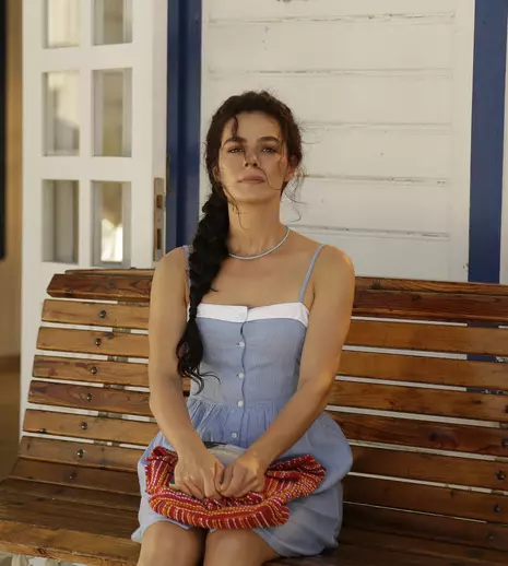 FOTO. Özge Özpirinçci, protagonista din „Femeie în înfruntarea destinului”, e pasionată de yoga