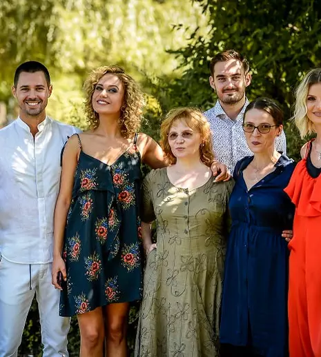 GALERIE FOTO. Noul sezon „Fructul oprit”, sărbătorit de actori și jurnaliști, pe platourile de filmare din Snagov