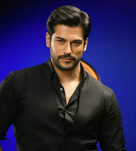 Burak Özçivit, actorul din „Dragoste infinită”, a devenit tată