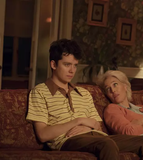 Netflix a provocat și actorii din serialul „Sex Education” să le răspundă adolescenților din România