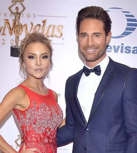 GALERIE FOTO. Cum îşi petrec vara Angelique Boyer şi Sebastian Rulli