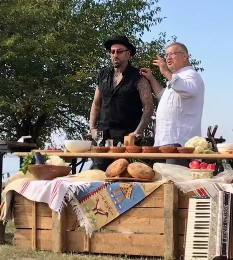 GALERIE FOTO. CRBL, „artistul care Compune Rime Bine Legate”, vine la „Politică şi delicateţuri”