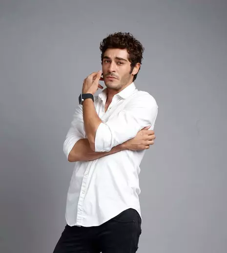 Burak Deniz va juca în serialul produs şi scris de Özcan Deniz