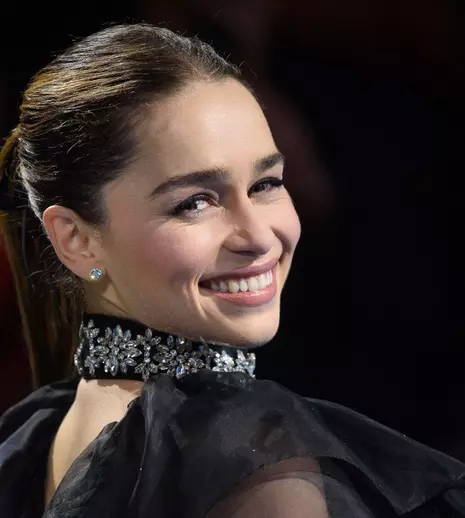 Emilia Clarke scoate la licitație o cină virtuală cu ea pentru a ajuta oamenii care suferă de COVID-19. Ce dorește în schimb?