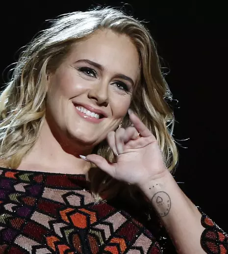 Adele s-a despărțit de rapperul Skepta după câteva luni de relație