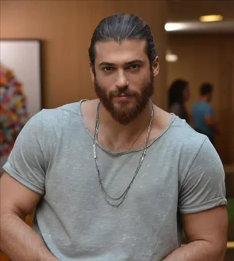 Can Yaman e activ și filantrop în timpul pandemiei. Ce mai face actorul turc