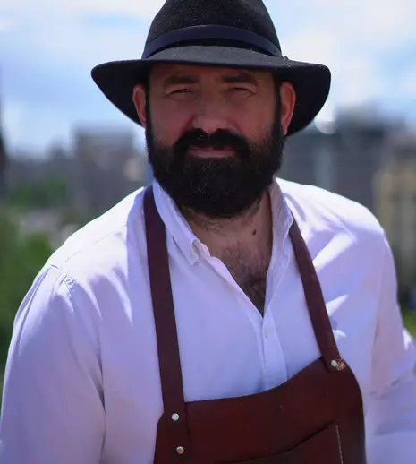 Adi Hădean: „Emisiunea „La cină” (Digi 24) nu e despre sfinți în viață, ci despre oameni ca noi toți”