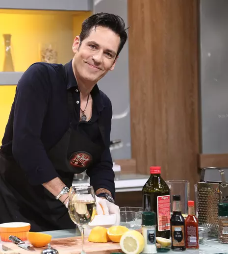 În ediția de astăzi, Ștefan Bănică și fiul lui, Radu Ştefan, vin la „Chefi la cuțite”