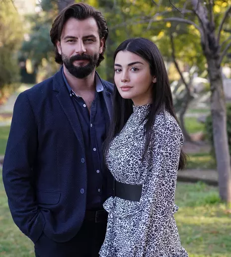 Schimbări la Happy Channel: mai multe episoade din „Jurământul”, plus filme de Crăciun