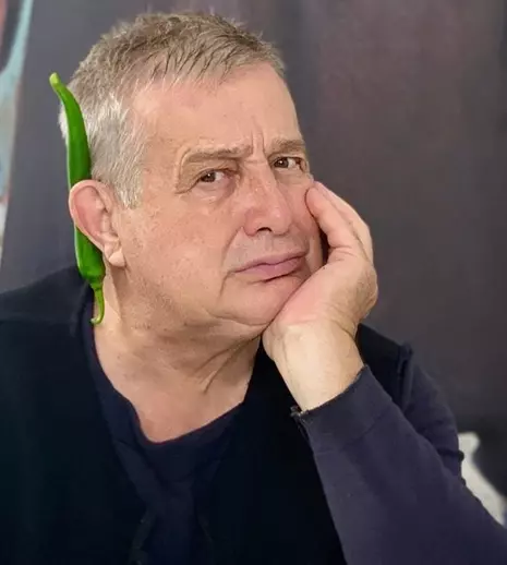 Mircea Dinescu revine! Când începe emisiunea „Poezie și delicatețuri” la Prima TV