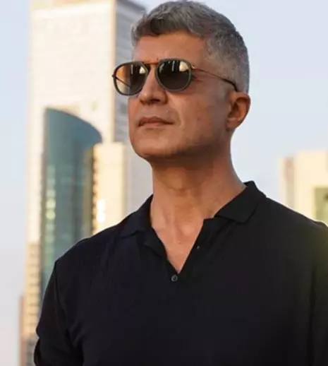 Özcan Deniz iubește din nou. Cine i-a furat inima actorului din „Mireasa din Istanbul”