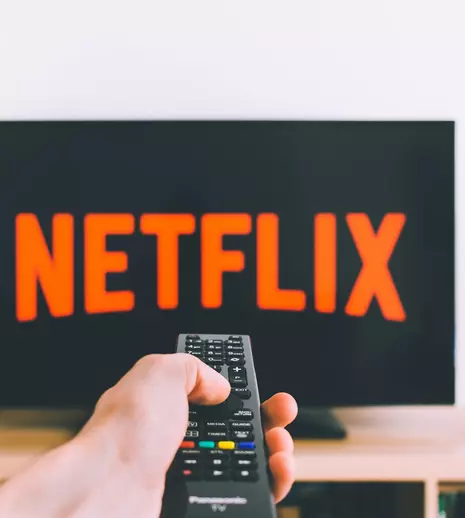 (P) Top filme și seriale pe serviciile de streaming video online ce nu trebuie ratate în 2021