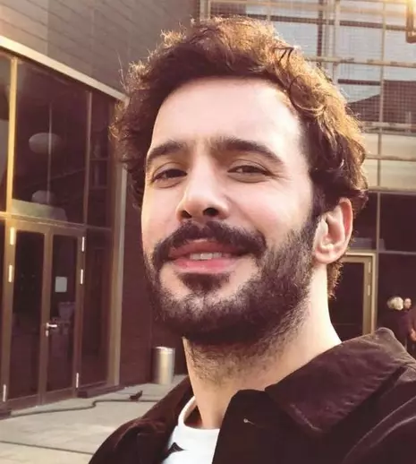 Ce mai face Barış Arduç. Actorul are un nou proiect. Aflați despre ce e vorba. Prima imagine de la filmări