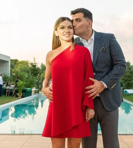 Cât a dat Simona Halep pe rochia roșie purtată la petrecerea de logodnă. A ales un designer străin celebru