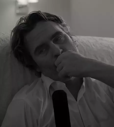Joaquin Phoenix schimbă total registrul pentru următorul lui film. Iată-l în trailerul „C’mon C’mon”