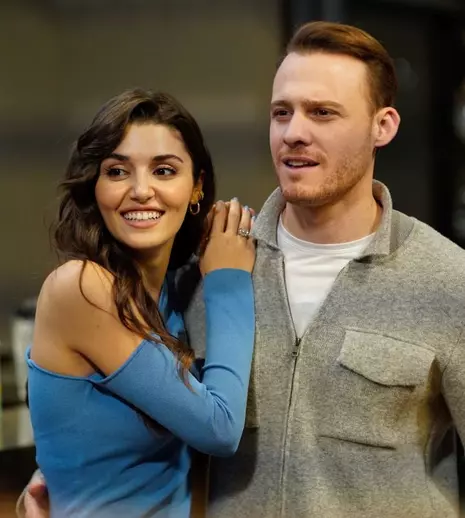 De ce s-au despărțit, de fapt, Hande Erçel și Kerem Bürsin din „Dragostea plutește în aer”