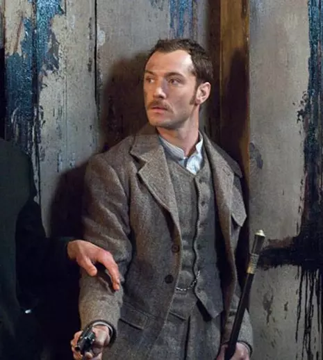 Filme la TV azi, 24 februarie: „Sherlock Holmes”, „Maestrul Tai Chi”, „Suspectă de crimă”, „Foc încrucișat”