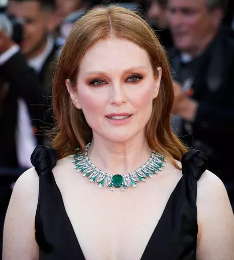 Julianne Moore a deschis oficial Cannes 2022. Cele mai spectaculoase ținute de pe covorul roșu din prima seară de festival