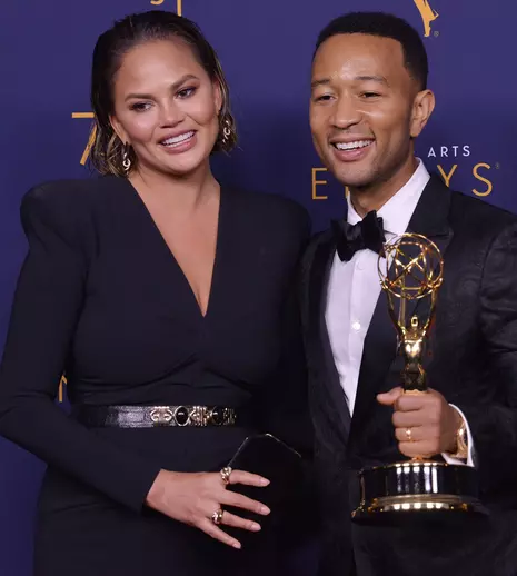 Chrissy Teigen este din nou însărcinată la aproape 2 ani de la pierderea tragică a bebelușului
