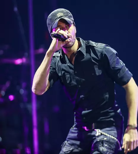 Enrique Iglesias, gest neașteptat în public, după un concert în Las Vegas. Ce i-a făcut artistul unei fane