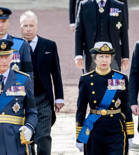Lacrimi și doliu la Westminster: oamenii pot veni să-i aducă un ultim omagiu reginei Elisabeta a II-a până luni