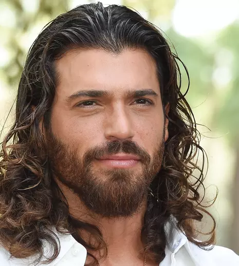 Can Yaman a dispărut de pe rețelele sociale! Filmările pentru „El Turco”, serial original Disney Plus, au fost oprite