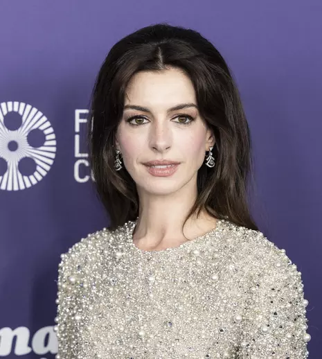 Anne Hathaway, reacție virală după un gol al echipei Arsenal. Ce a făcut actrița în timpul unui interviu