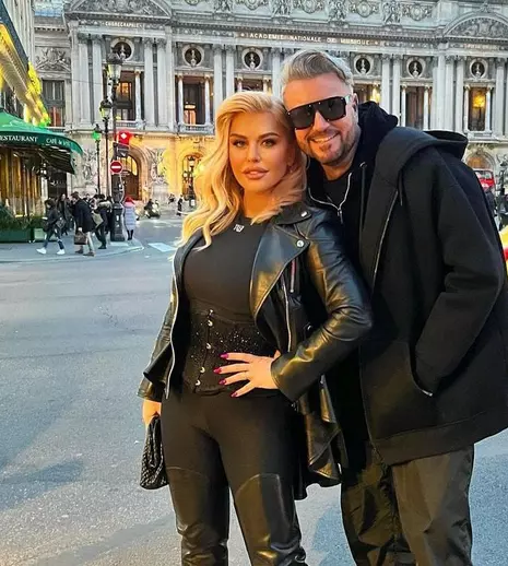 Loredana Groza l-a sărutat pe Cătălin Botezatu, de ziua lui! Imaginile au devenit virale. „Asta e, se întâmplă”