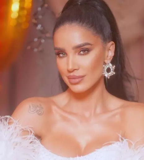 Adelina Pestrițu, apariție de vis la un bal exclusivist din Monte Carlo. A purtat o rochie de 20 de kilograme și o tiară specială