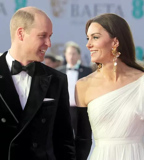 The Crown, sezonul 6. Primele imagini cu Prințul William și Kate Middleton din serialul Netflix