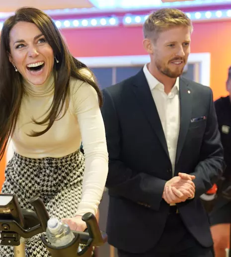 Kate Middleton și prințul William s-au întrecut într-o cursă pe două roți. Cine a câștigat?