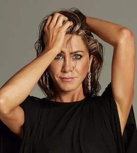 Primele slujbe ale vedetelor. Jennifer Aniston a fost chelneriţă, iar Brad Pitt a mutat frigidere