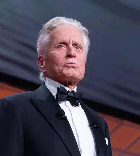 Michael Douglas îşi publică memoriile: o poveste „brută şi cuprinzătoare” despre faimă şi alegeri. „Viaţa reală, nu cifre de box office”