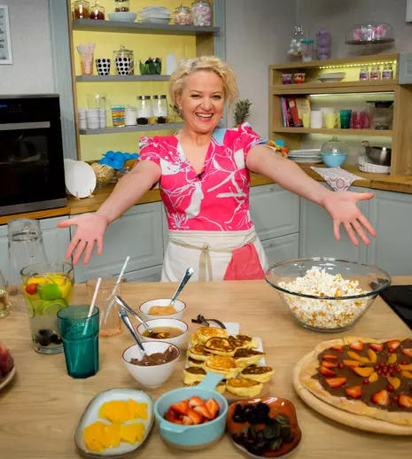 O nouă emisiune la TV Paprika. Când începe „Deserturi Magice cu Prăjiturela”, cu Mihaela Sava