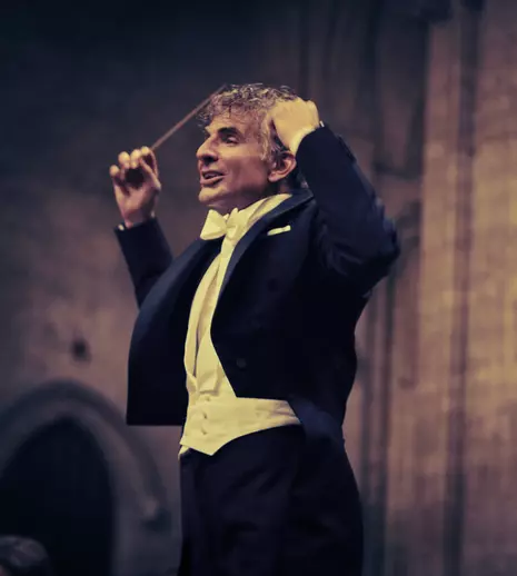 Bradley Cooper a învățat timp de șase ani să dirijeze pentru cele șase minute de concert live din filmul „Maestro”